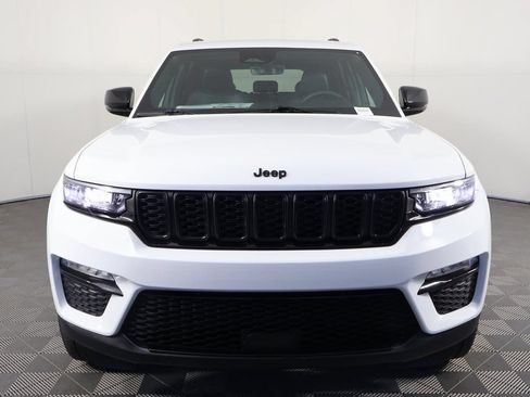 Used 2025 Jeep Grand Cherokee Limited w/ Black Appearance Package AWD/4WD image 2