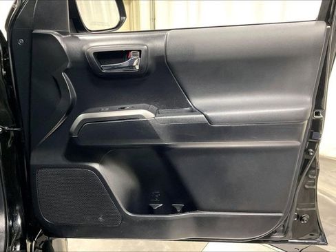 Used 2019 Toyota Tacoma TRD Sport AWD/4WD image 24