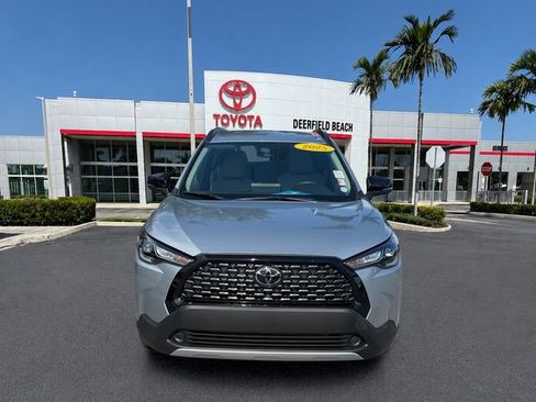 Used 2025 Toyota Corolla Cross LE FWD image 2