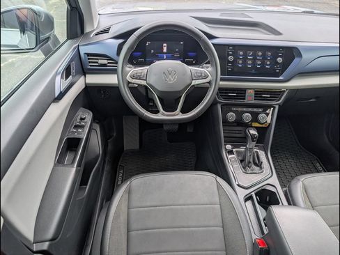 Used 2023 Volkswagen Taos SE w/ Panoramic Sunroof Package FWD image 9