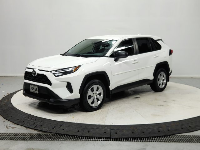 Used 2023 Toyota RAV4 LE AWD/4WD image 4