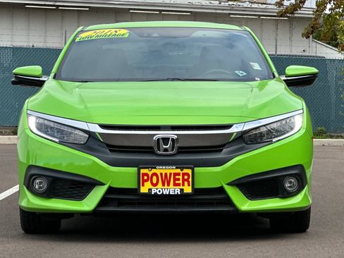 Used 2018 Honda Civic Touring image 9