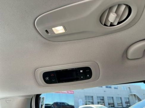 Used 2024 Chrysler Pacifica Touring-L FWD image 23