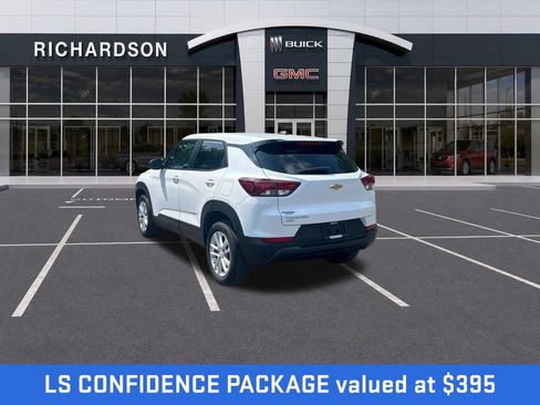 Used 2024 Chevrolet TrailBlazer LS w/ LS Convenience Package AWD/4WD image 3