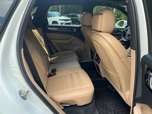 Used 2020 Porsche Cayenne AWD/4WD image 13