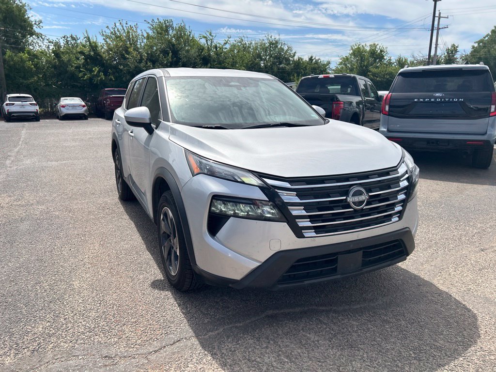 Used 2024 Nissan Rogue SV FWD image 1