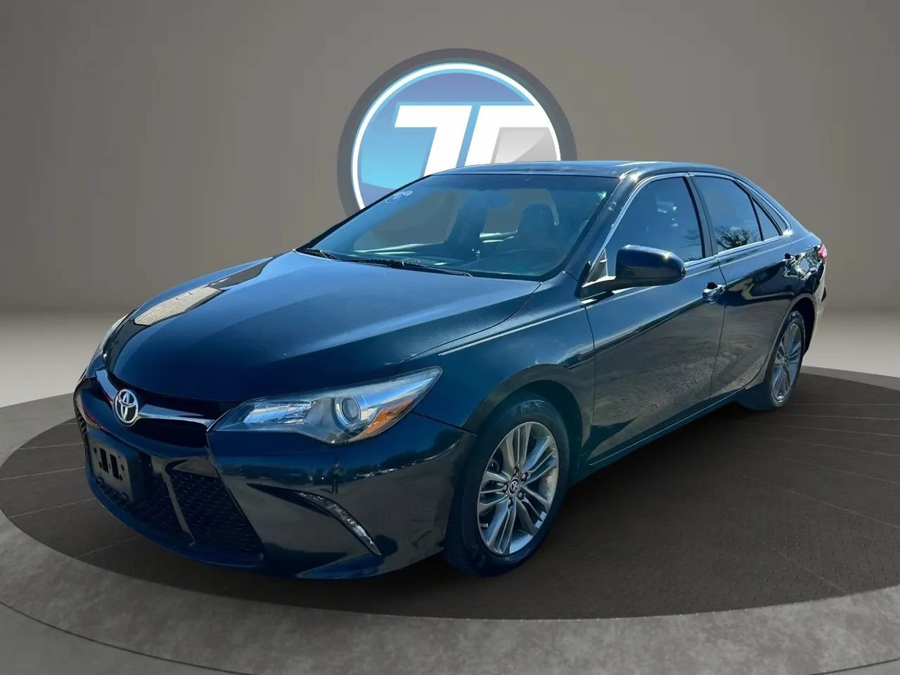 Used 2016 Toyota Camry SE w/ Moonroof Package FWD image 4