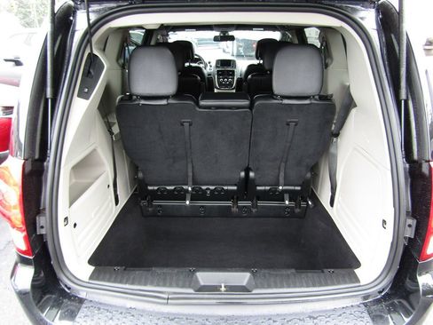 Used 2018 Dodge Grand Caravan SXT w/ Rear Park Assist Package image 24