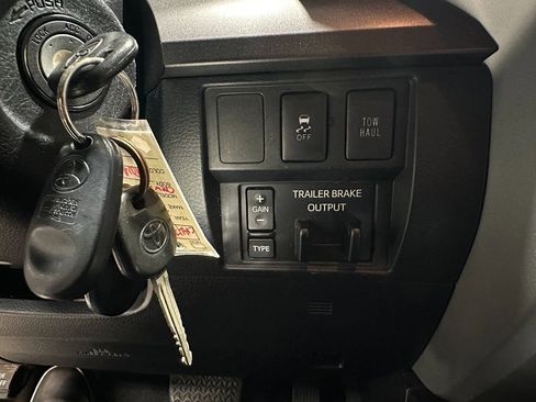 Used 2017 Toyota Tundra SR5 w/ SR5 Upgrade Package image 36