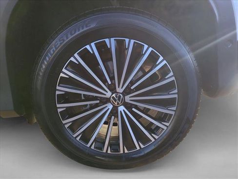 Used 2025 Volkswagen Tiguan S image 24