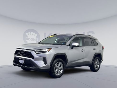Used 2025 Toyota RAV4 XLE image 1