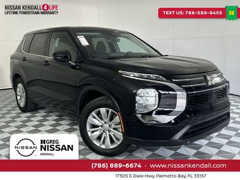 Used 2025 Mitsubishi Outlander ES FWD image 1