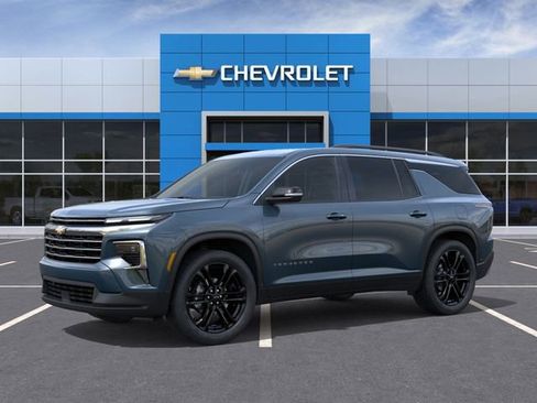 New 2026 Chevrolet Traverse LT image 2