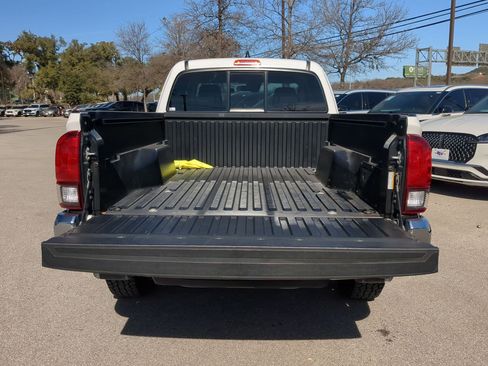 Used 2022 Toyota Tacoma SR5 w/ SR5 Appearance Package (SM) image 21