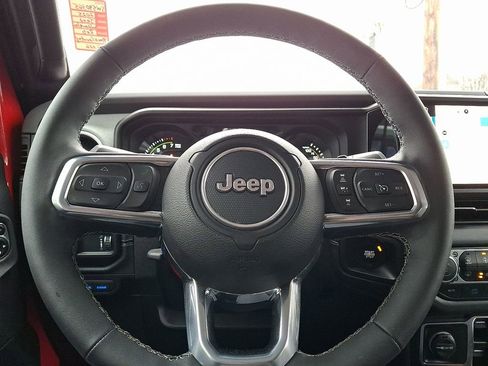 Certified 2025 Jeep Wrangler Unlimited Sahara image 22