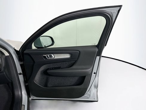 Used 2025 Volvo XC40 B5 Core image 33