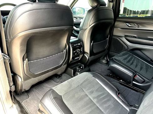 Used 2025 Jeep Grand Cherokee L Altitude RWD image 21