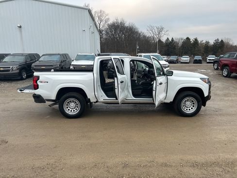 Used 2025 Chevrolet Colorado W/T image 25