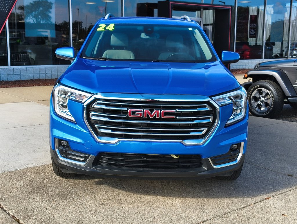 Used 2024 GMC Terrain SLT w/ LPO, Floor Liner Package AWD/4WD image 2