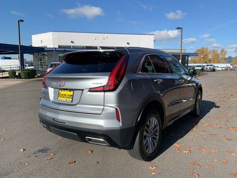 Used 2024 Cadillac XT4 Premium Luxury image 7