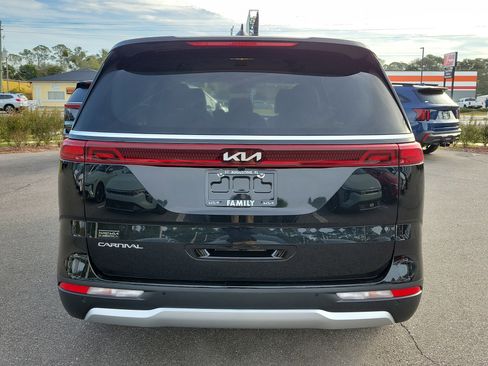 Certified 2024 Kia Carnival EX image 5