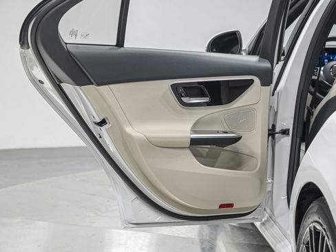 Used 2025 Mercedes-Benz C 300 4MATIC Sedan image 25