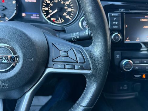 Used 2018 Nissan Rogue SV image 19