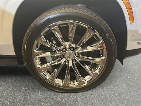 New 2026 Cadillac Escalade ESV Luxury w/ LPO, Radiant Package image 9