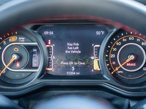 Used 2024 Jeep Wrangler Unlimited Rubicon w/ Technology Group image 25