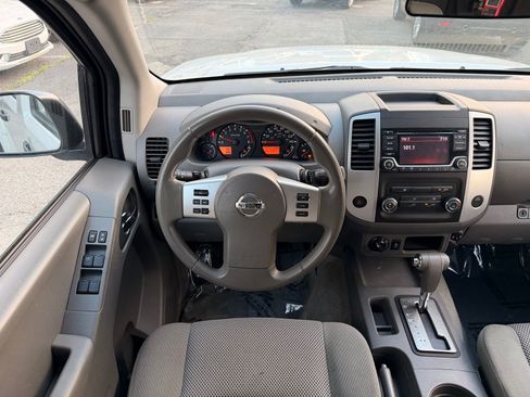 Used 2018 Nissan Frontier SV image 24