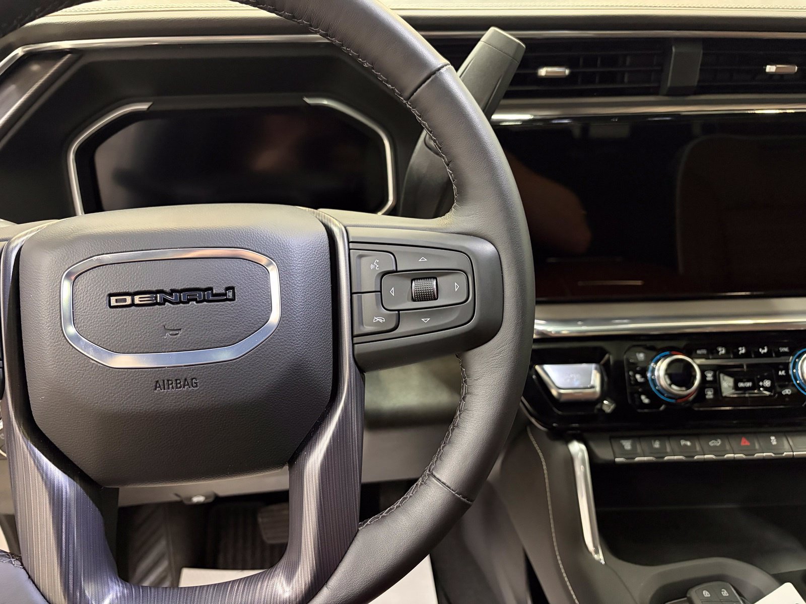Used 2026 GMC Sierra 3500 Denali Ultimate AWD/4WD image 18