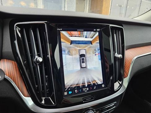 Certified 2025 Volvo V60 B5 Cross Country Plus image 23