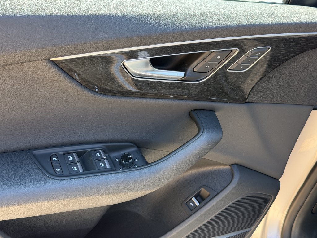 Used 2019 Audi Q8 Premium Plus AWD/4WD image 11