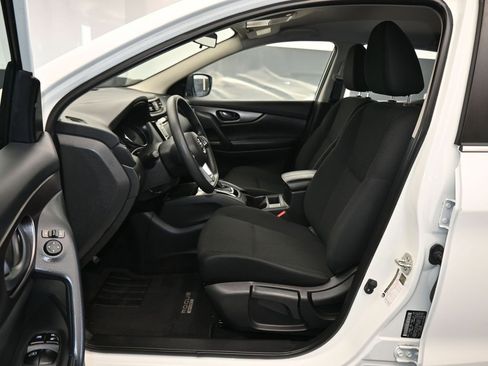 Used 2022 Nissan Rogue Sport S image 11