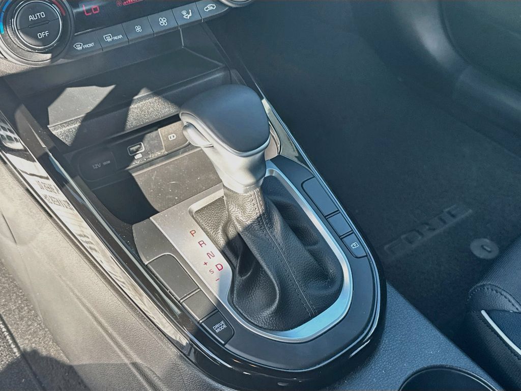 Certified 2023 Kia Forte GT-Line FWD image 17