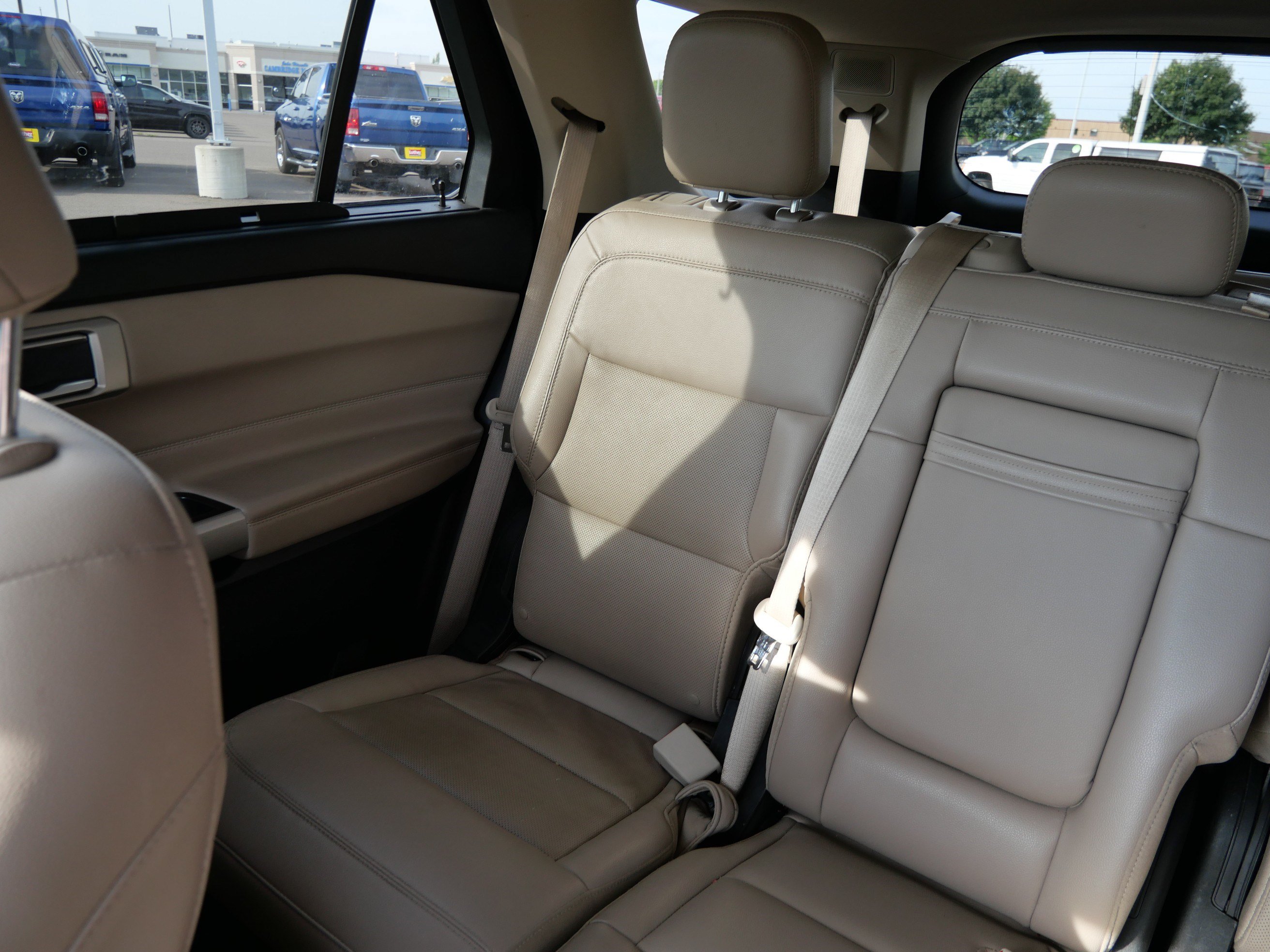 Used 2023 Ford Explorer Limited AWD/4WD image 12