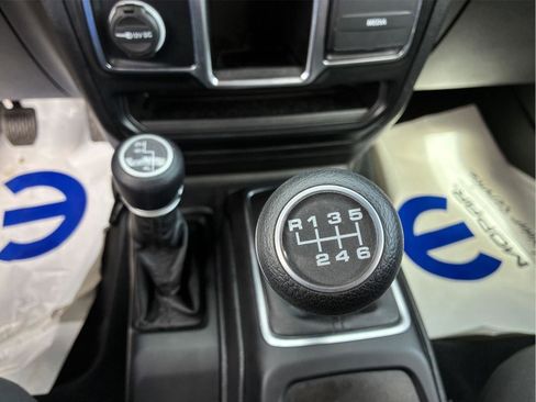 Used 2022 Jeep Wrangler Sport AWD/4WD image 22