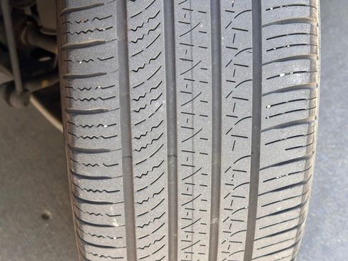 Used 2024 Kia Telluride EX w/ EX Captain's Chair Package image 3