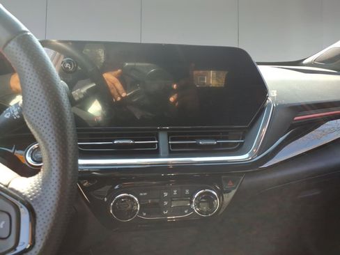 Used 2024 Chevrolet Trax RS w/ Driver Confidence Package image 16