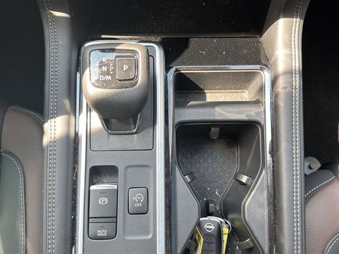 Used 2025 Nissan Pathfinder Platinum AWD/4WD image 24