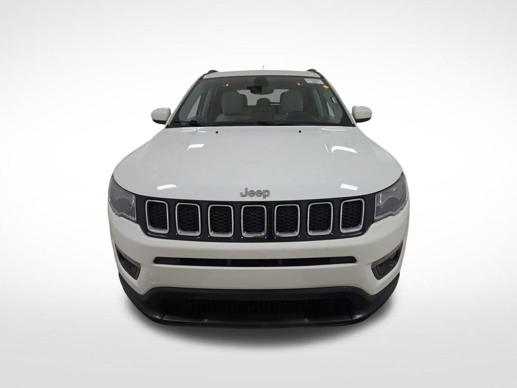 Used 2019 Jeep Compass Latitude FWD image 2