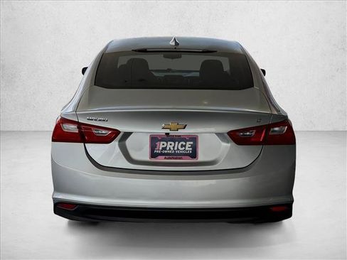 Used 2017 Chevrolet Malibu LT FWD image 8