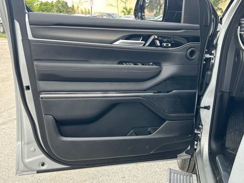 New 2026 Jeep Grand Wagoneer Summit w/ Rear Seat Video Group I image 27