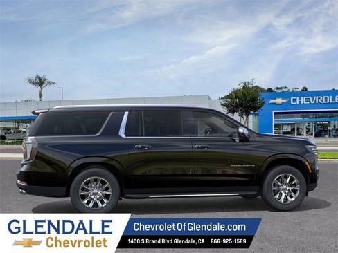 New 2026 Chevrolet Suburban Premier image 5