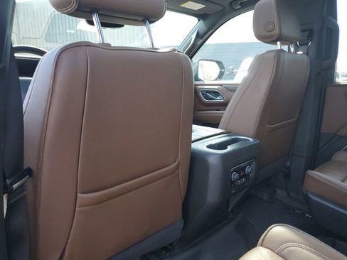 Used 2021 Chevrolet Suburban High Country w/ Premium Package AWD/4WD image 14