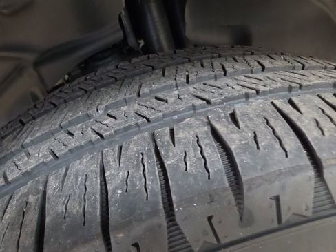 Used 2025 Jeep Wrangler Unlimited Sahara AWD/4WD image 25