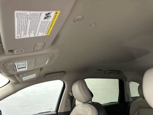 Used 2025 Lincoln Nautilus Premier AWD/4WD image 28