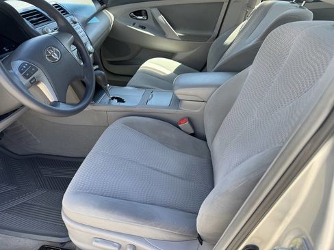 Used 2010 Toyota Camry LE image 20