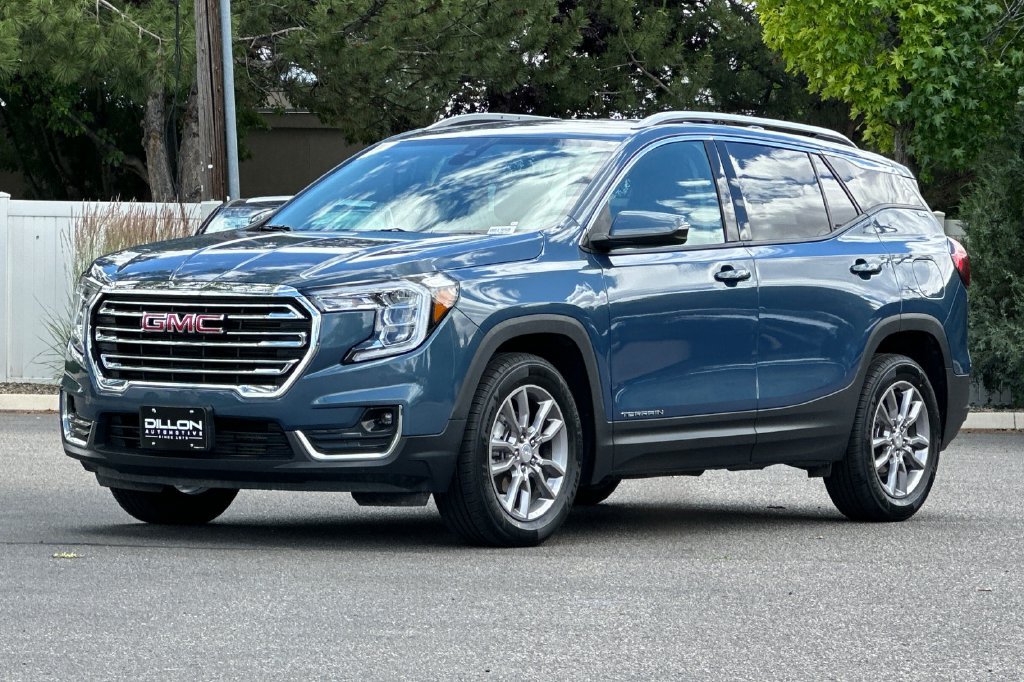 Used 2024 GMC Terrain SLT AWD/4WD image 9