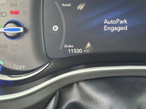 Used 2024 Chrysler Pacifica Select image 20